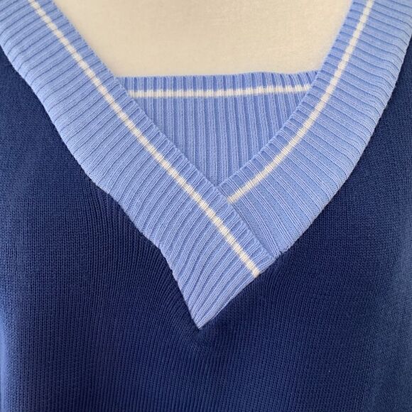 💙Brand New V-neck Sweater cropped - Picture 3 of 6